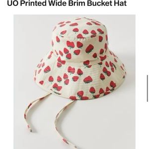urban outfitters strawberry bucket hat with ties nwot